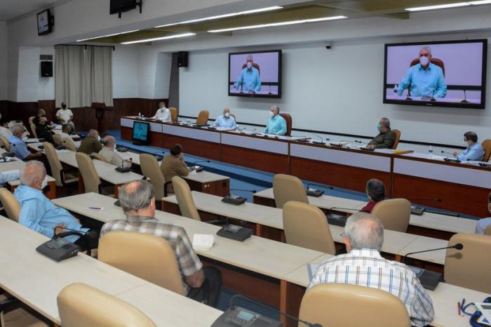 Presidente de la República, Miguel Díaz-Canel Bermúdez, al intercambiar este sábado con una representación de diplomáticos cubanos en un encuentro de trabajo donde se analizó el quehacer de nuestra política exterior en el 2020.