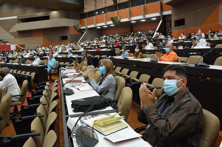 Delegados en el 8vo Congreso del PCC