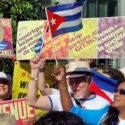 “¡Que le quiten el Bloqueo a Cuba!”: una creativa denuncia en Bruselas de la emigración patriótica cubana