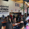 Cientos de personas se han acercado a la txosna solidaria con Cuba en las Fiestas de Santurtzi