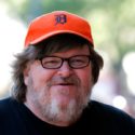 Michael Moore pide fin de bloqueo a Cuba en lista a Biden
