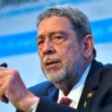 Ralph Gonsalves defiende programa médico cubano en su país