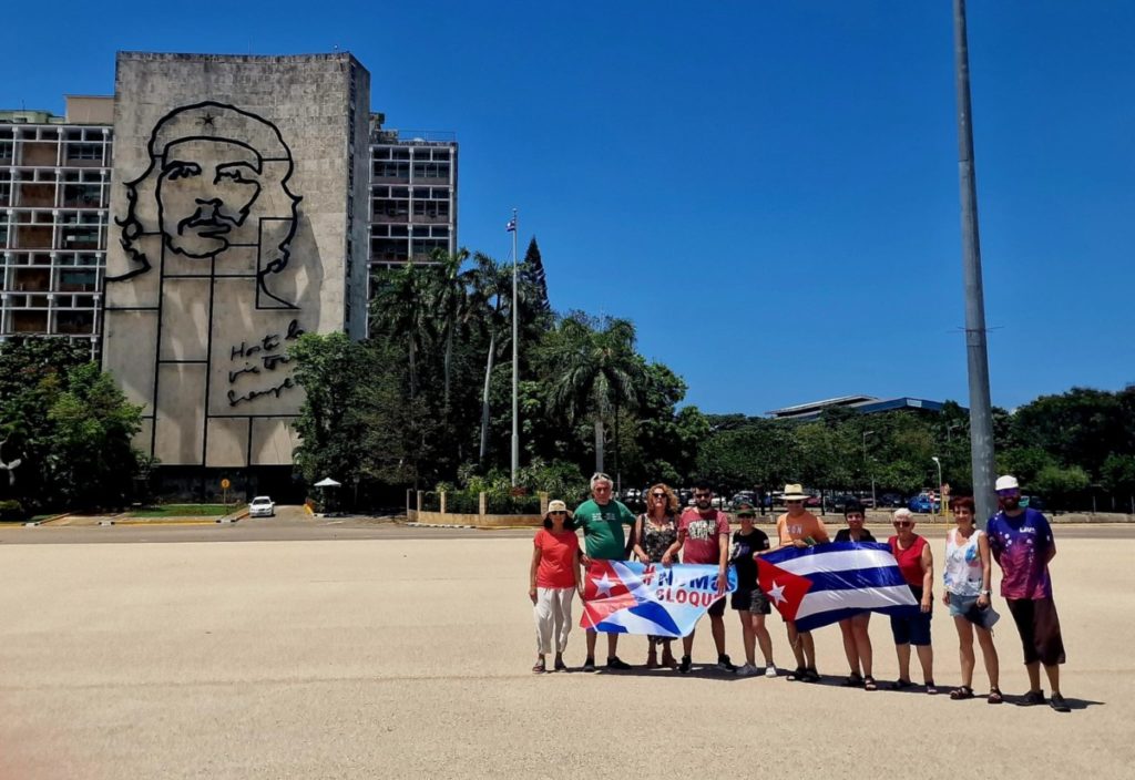 Brigada Solidaria Sanitaria a Cuba visita la Plaza de la Revolución José Martí en La Habana