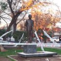 Chilenos celebran retorno de estatua de Martí a parque de Santiago
