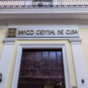Nueva tasa de cambio atrae atención en Cuba