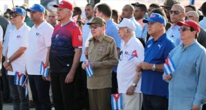 Raúl y Díaz-Canel presiden hoy el acto central por el Primero de Mayo en La Habana. Foto: Abel Padrón Padilla/Cubadebate.